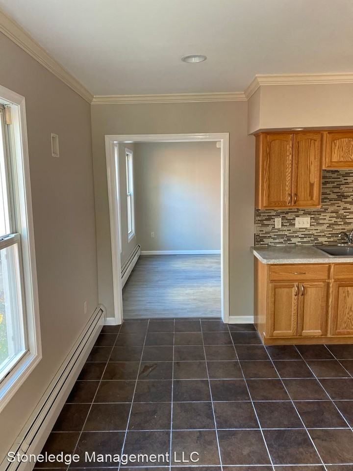 406-408 Railroad Ave - Photo 3 of 15