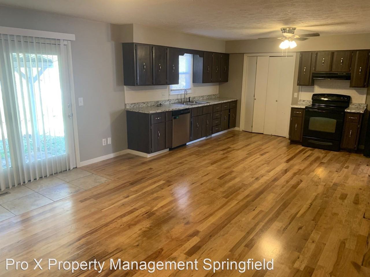 731 W Greenwood St - Photo 3 of 10