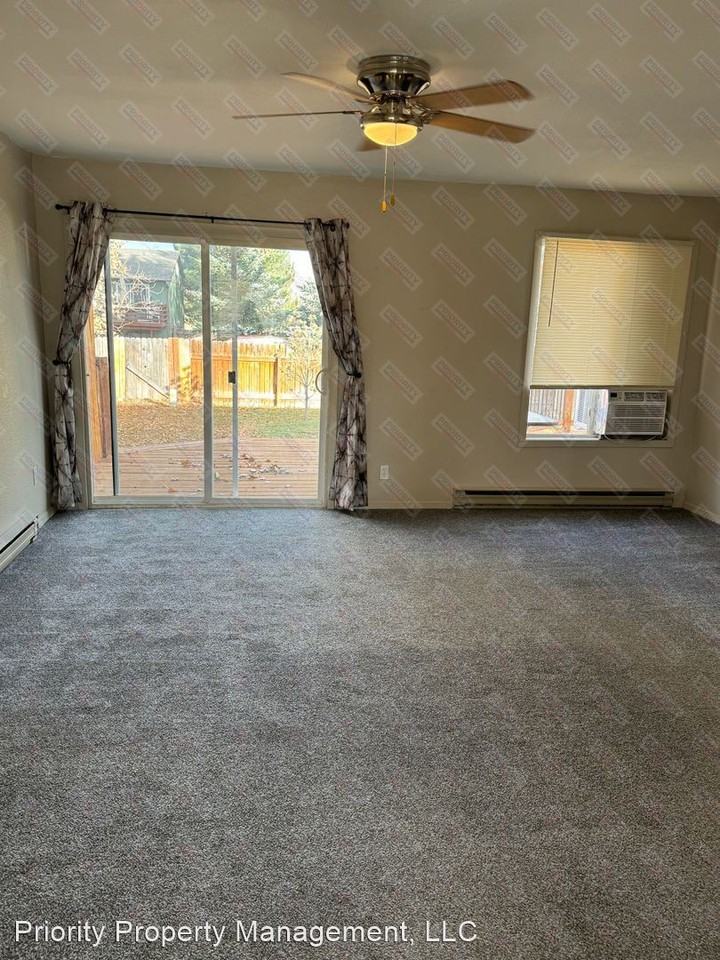 2313 Mahogany Cir - Photo 3 of 10