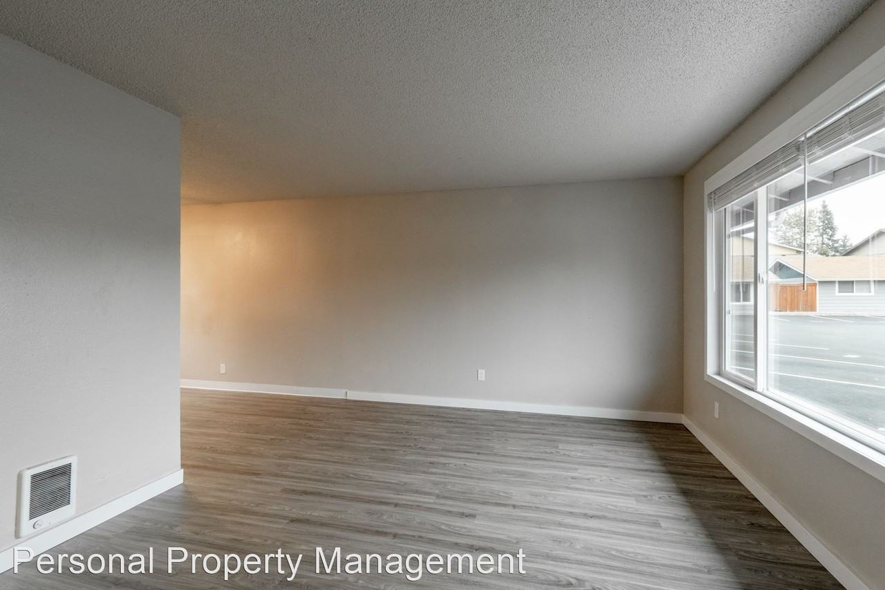 822 Ne 86th St - Photo 2 of 10