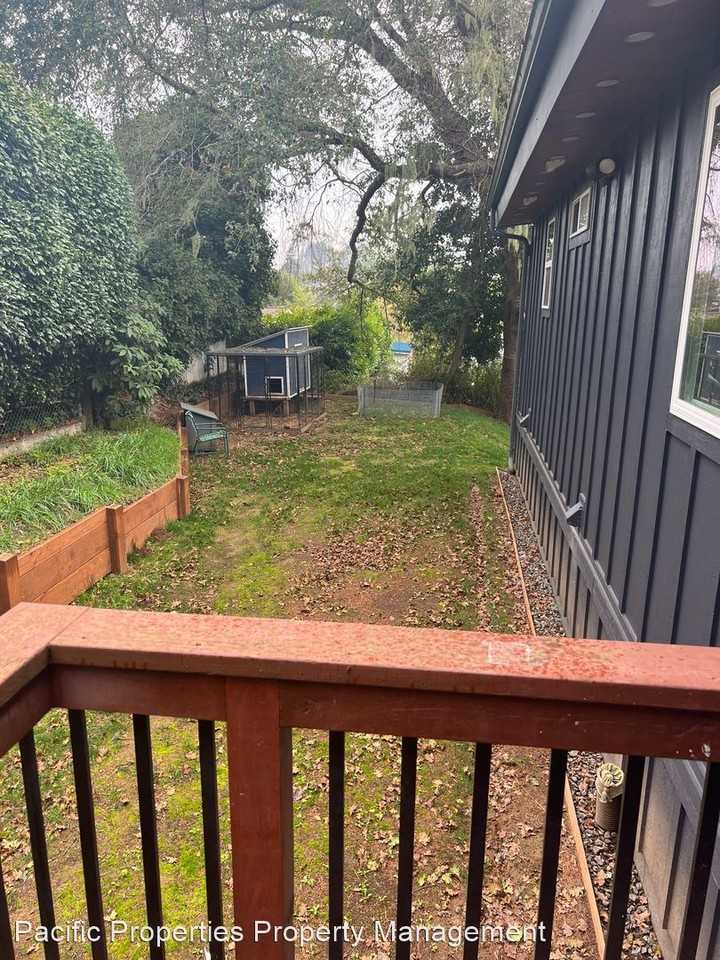 1525 Monroe St - Photo 3 of 10