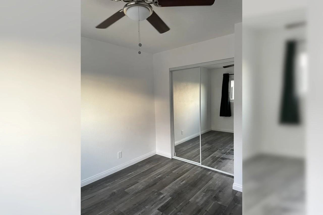 215 Venice Ave - Photo 2 of 4