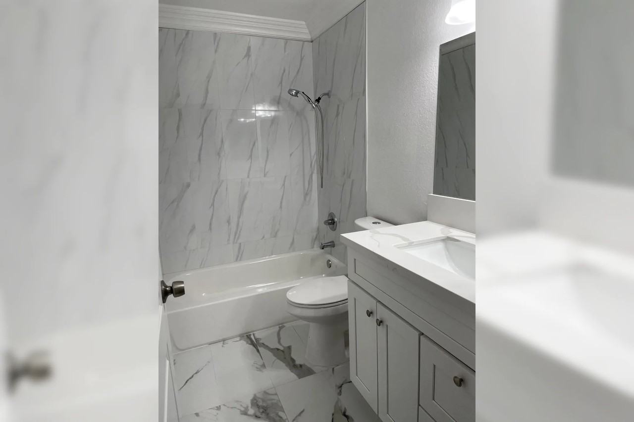 215 Venice Ave - Photo 3 of 4