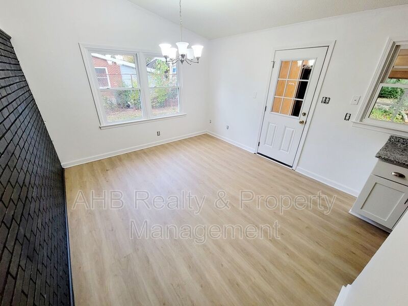 503 Cameron Rd - Photo 5 of 11