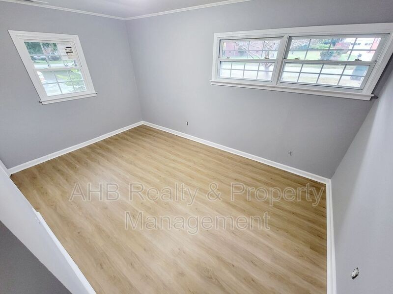 503 Cameron Rd - Photo 7 of 11