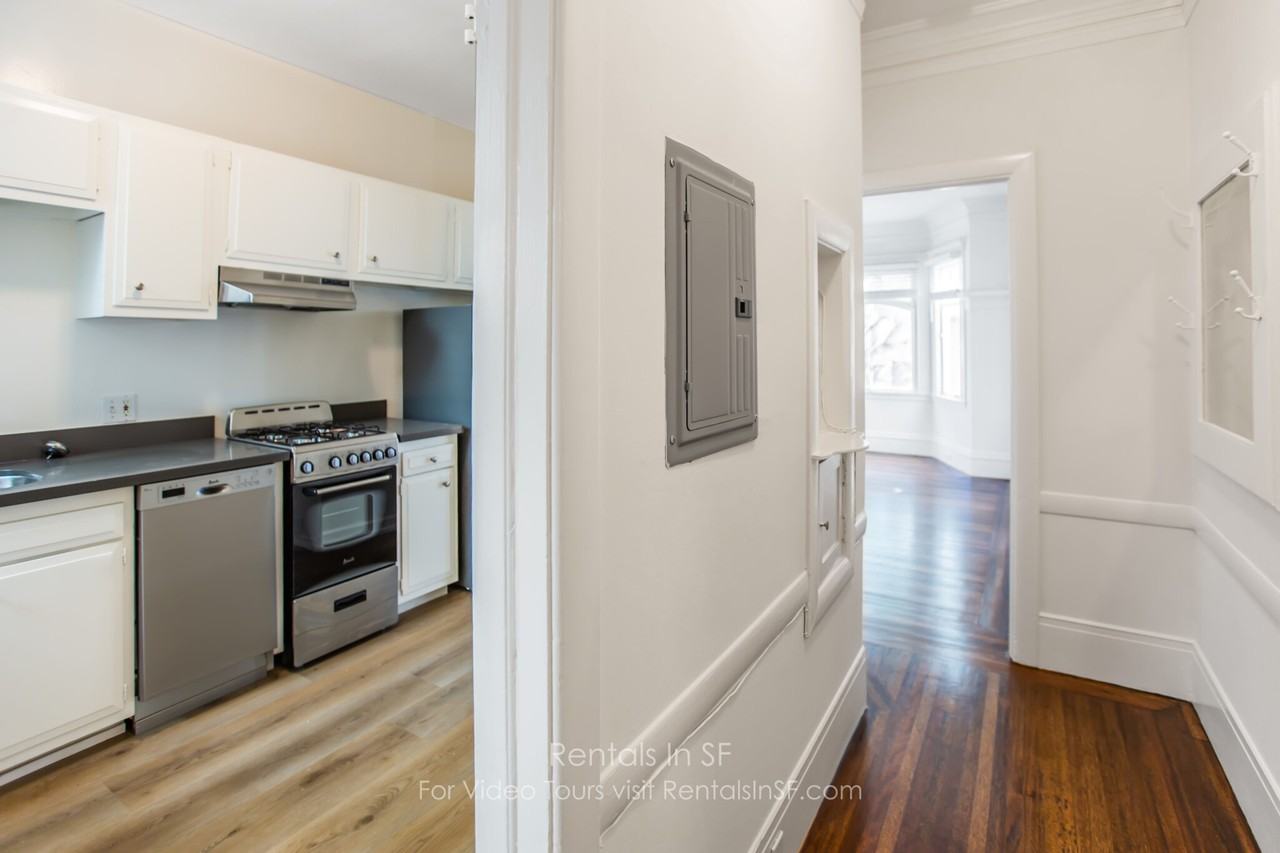 1004 Pierce St - Photo 2 of 12