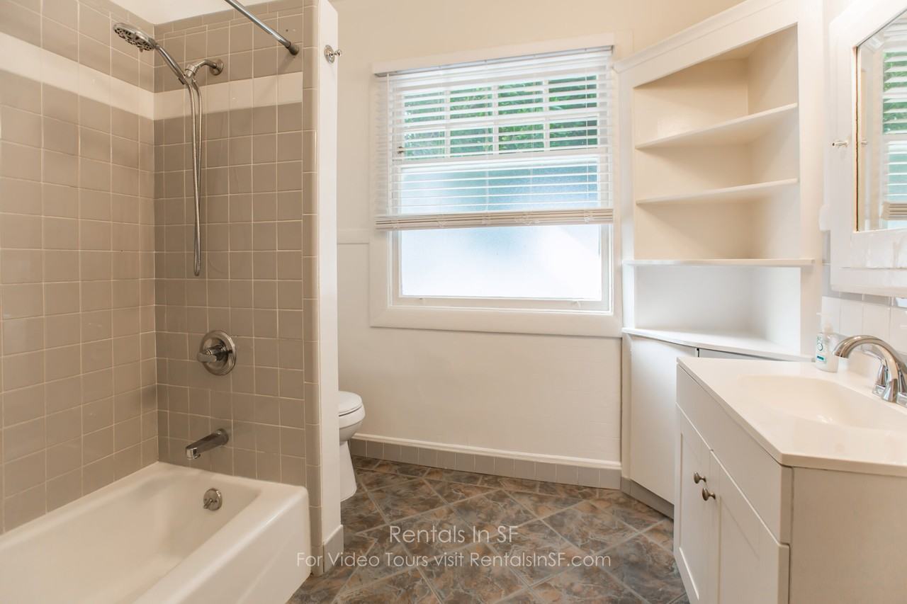 1004 Pierce St - Photo 3 of 12