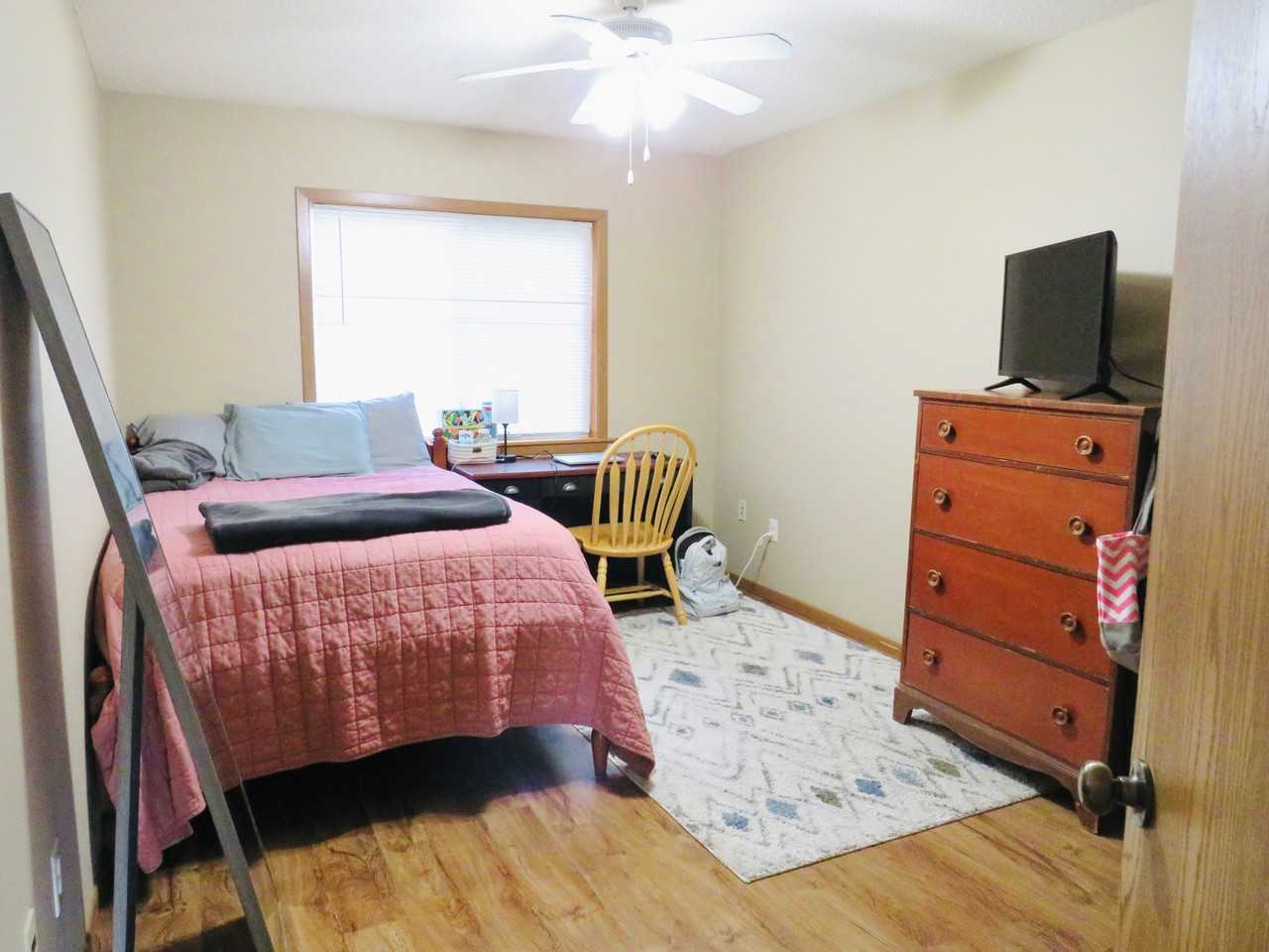 1521 6Th St E - Photo 3 of 8