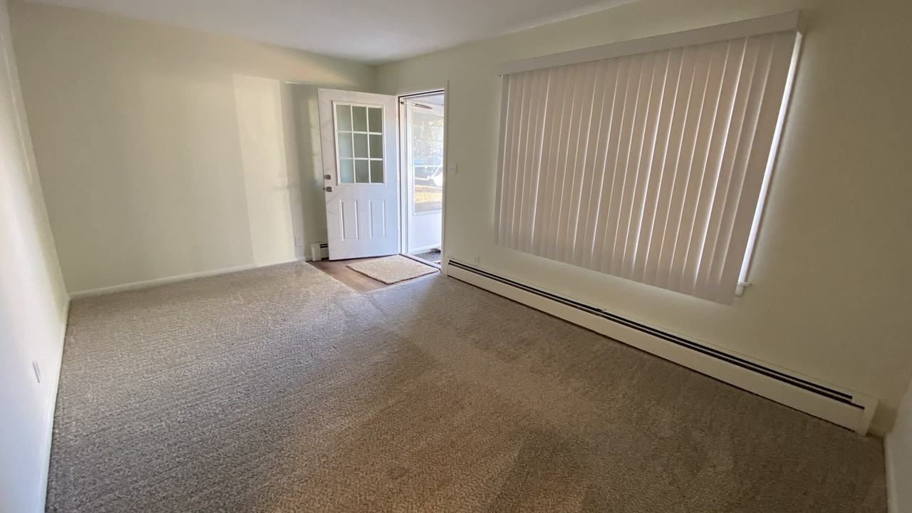 1627 20th St - Photo 2 of 8