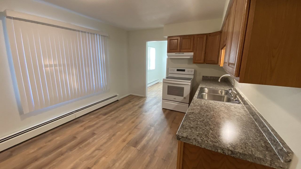 1627 20th St - Photo 3 of 8
