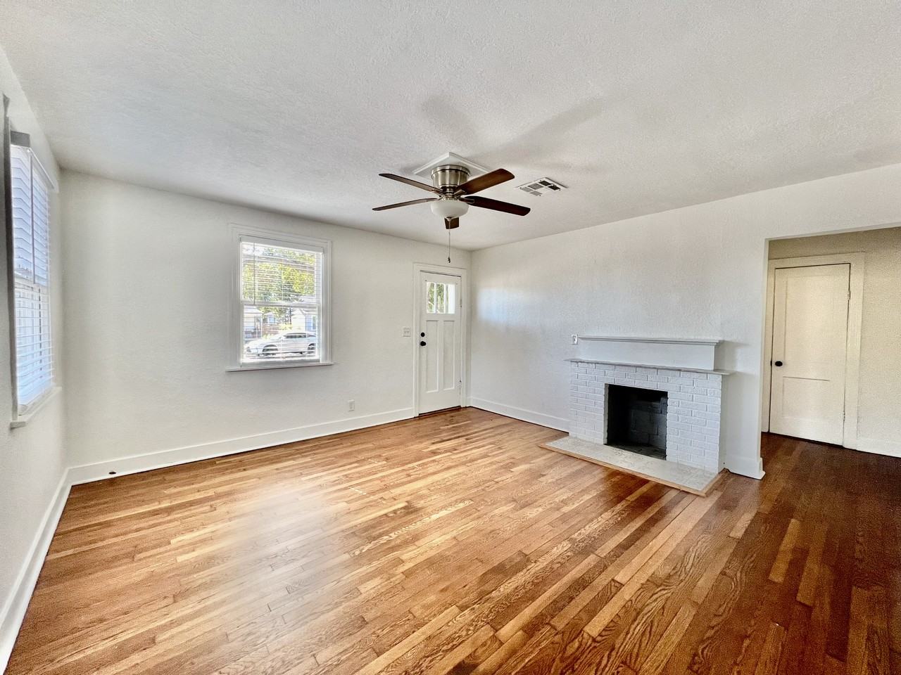 3501 Dartmouth Ave N - Photo 5 of 28