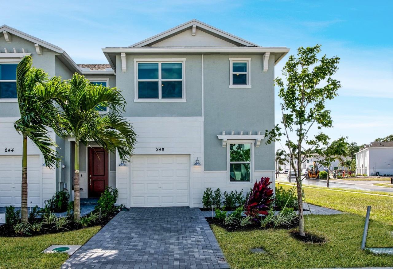 246 SE Woodbark Street, Port Saint Lucie, FL 34984 3 Bedroom