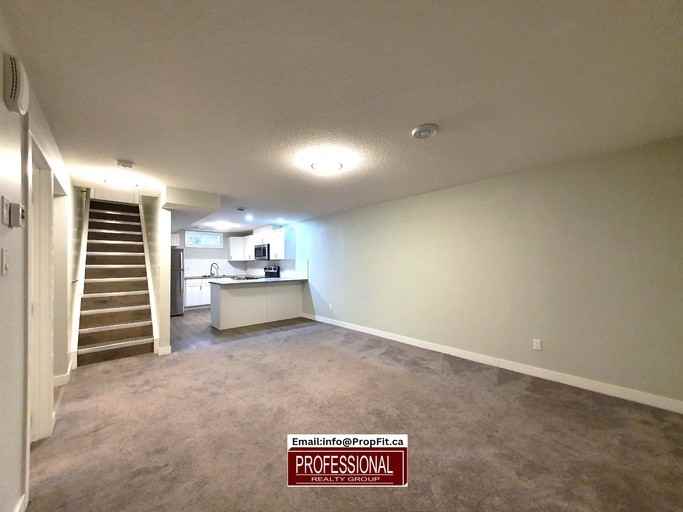 5307 40 Ave Nw - Photo 3 of 10