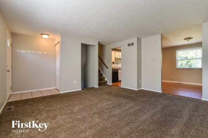 910 Waring Dr W - Photo 3 of 15