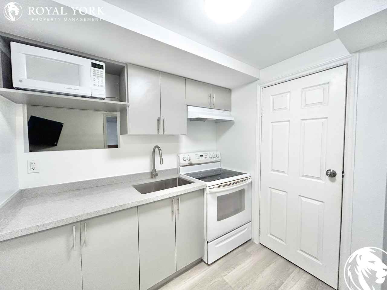 52 Greene Dr #2 - Photo 3 of 27