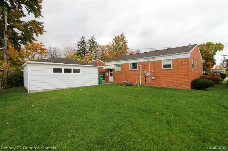 32713 Cambridge St - Photo 2 of 16