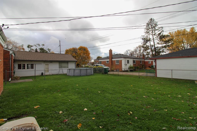 32713 Cambridge St - Photo 3 of 16