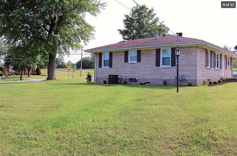 836 W Main St - Photo 3 of 30