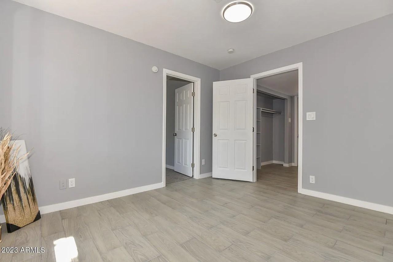 6409 West Medlock Drive - Photo 3 of 53