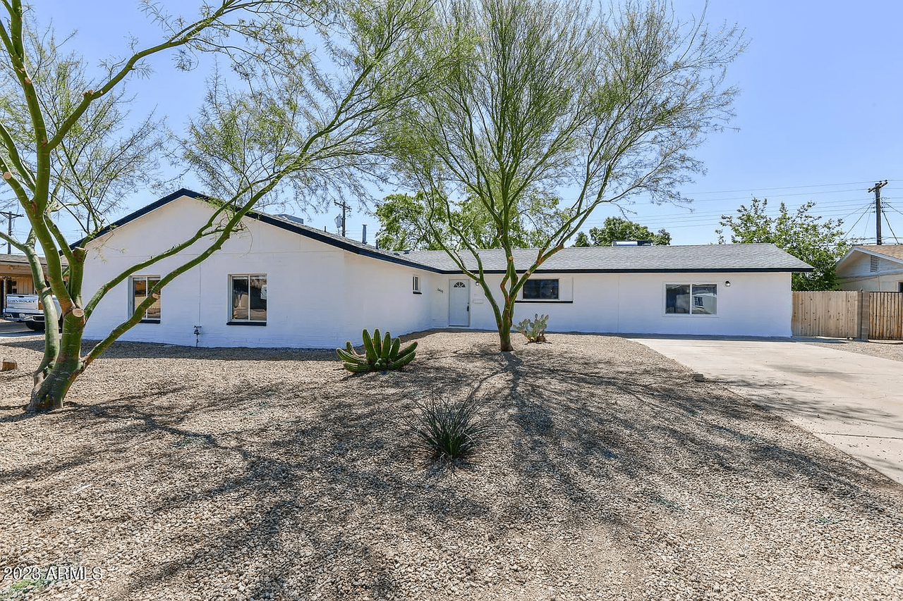 6409 West Medlock Drive - Photo 2 of 53