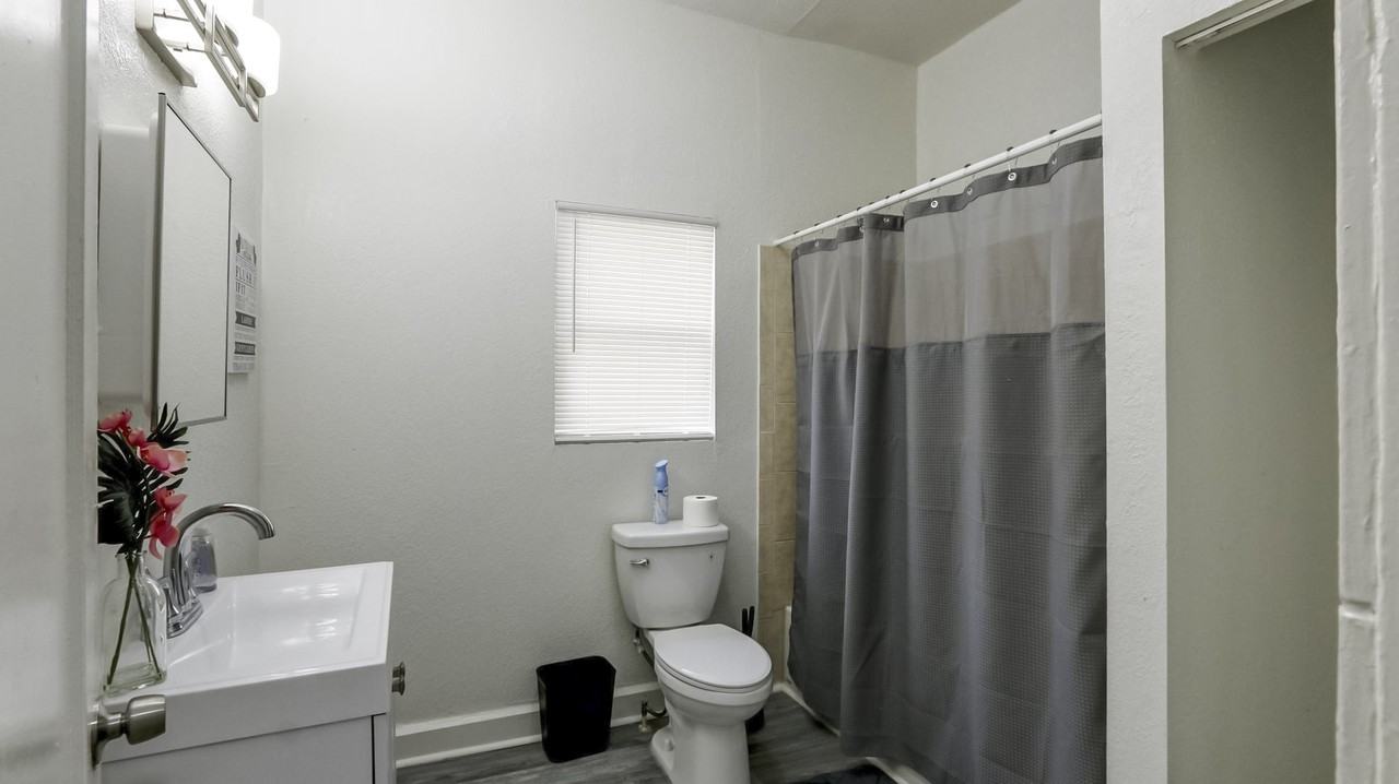 W Pine St - Photo 4 of 19