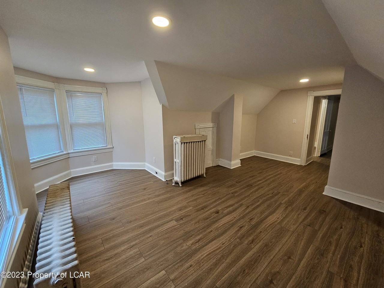 509 E 3rd St Fl N - Photo 2 of 20