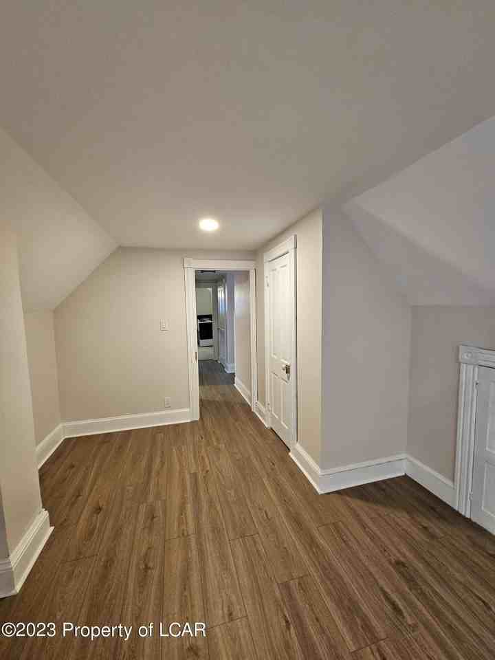 509 E 3rd St Fl N - Photo 3 of 20