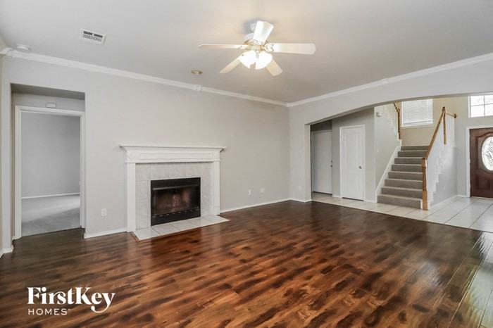 5449 Glen Canyon Rd - Photo 3 of 15