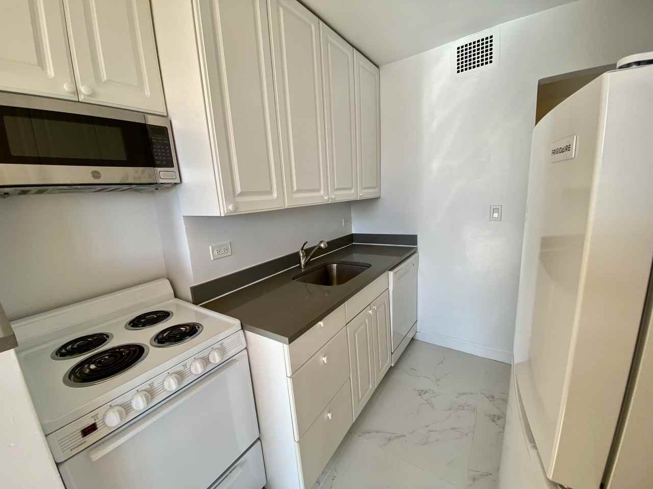 1702 Grand Concourse #16G - Photo 2 of 4