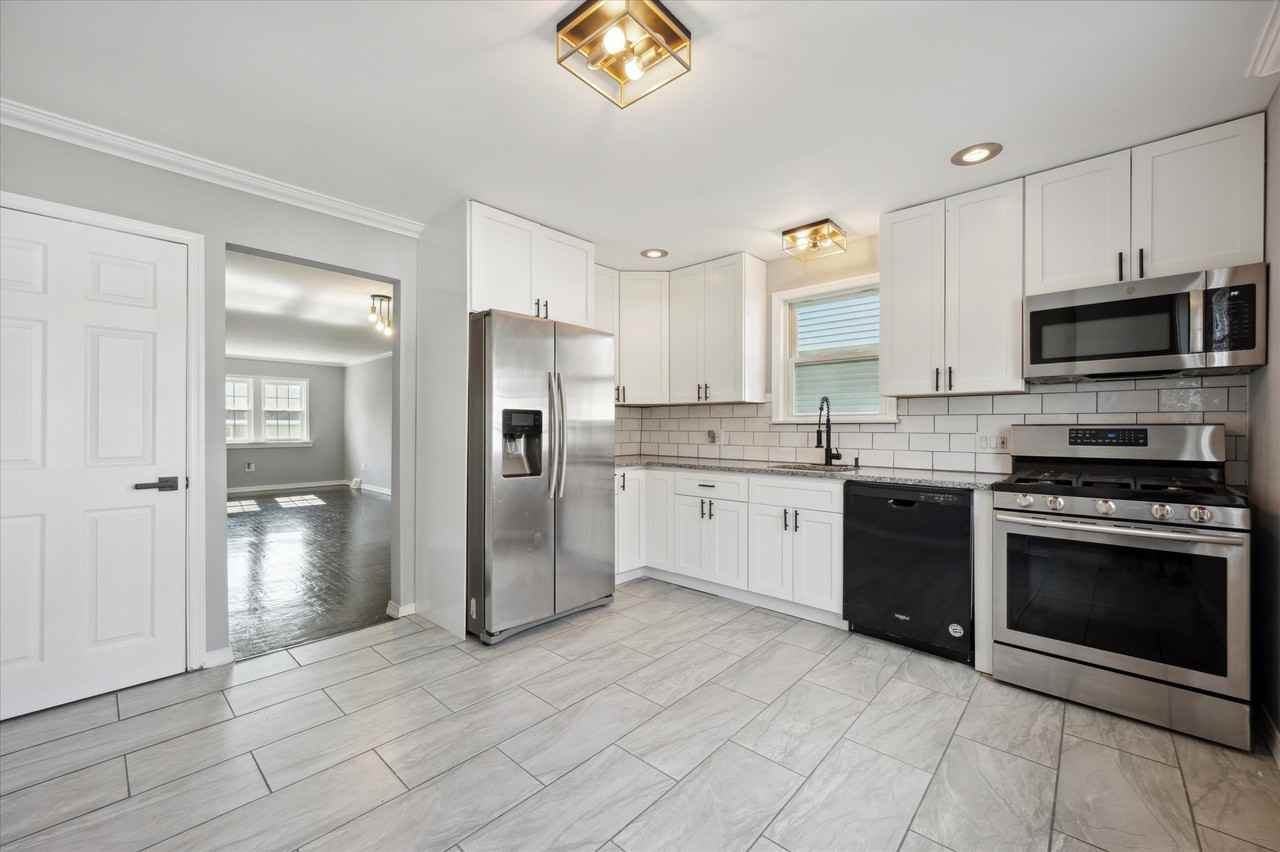 725 Mount Vernon Ave #725 - Photo 3 of 15