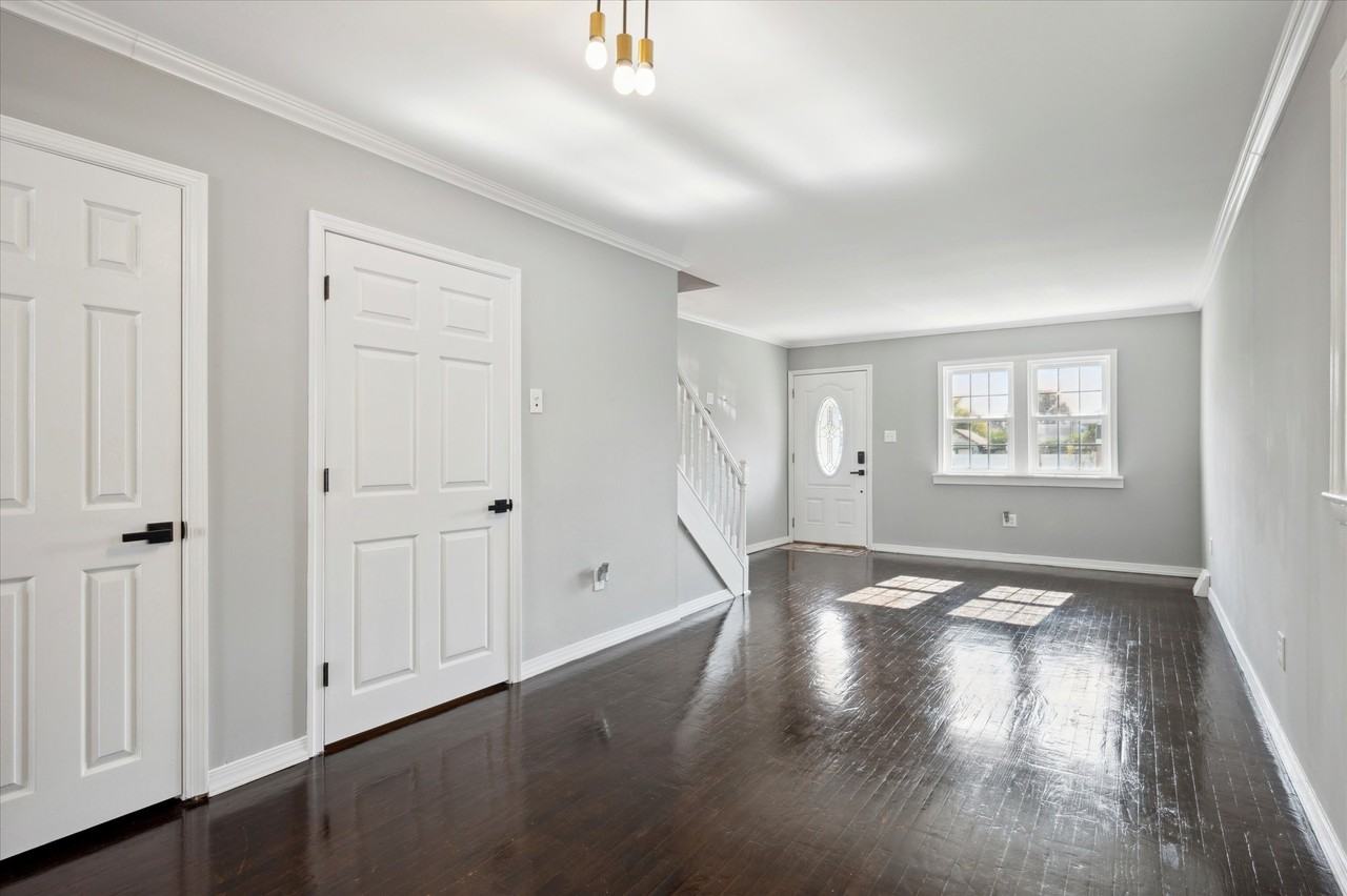 725 Mount Vernon Ave #725 - Photo 2 of 15