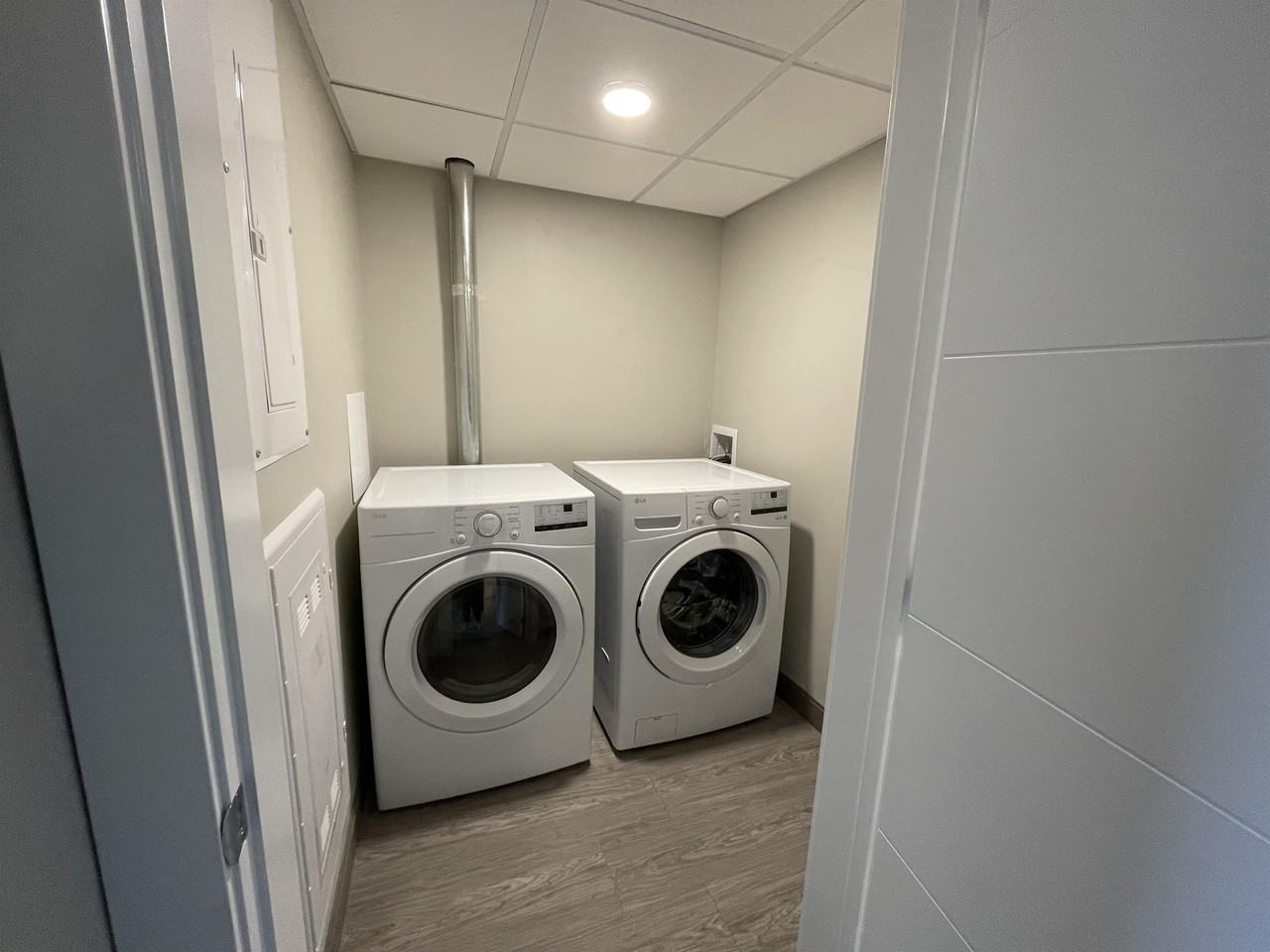 2422 402-2424 Buhler Ave #402 - Photo 3 of 8