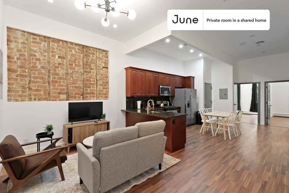 1110 Halsey St #A - Photo 2 of 12