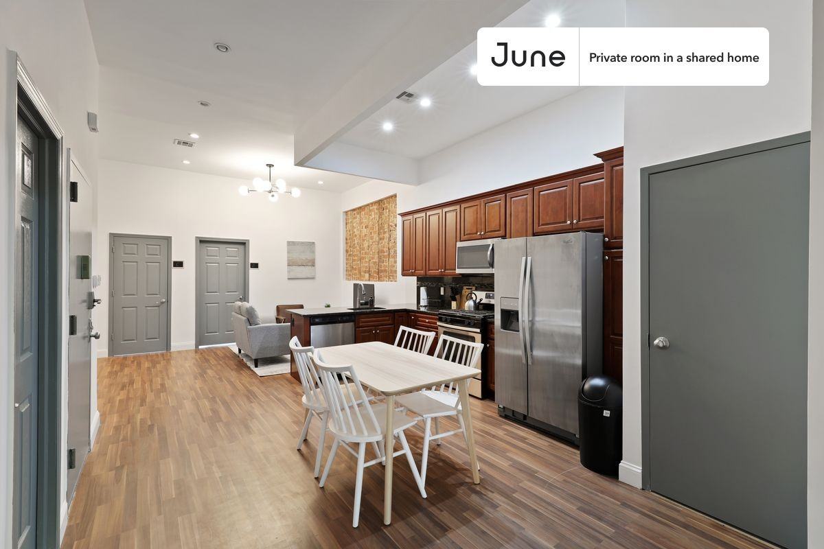 1110 Halsey St #A - Photo 4 of 12