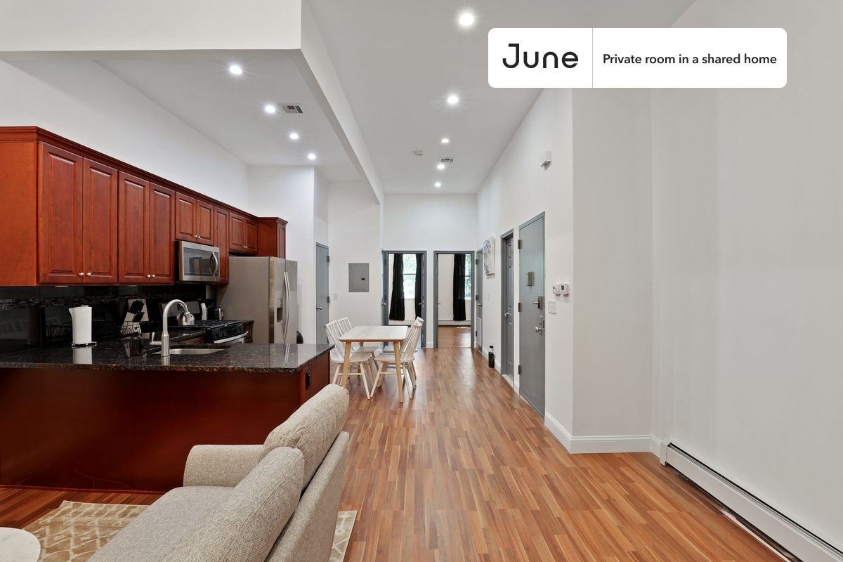 1110 Halsey St #A - Photo 5 of 12