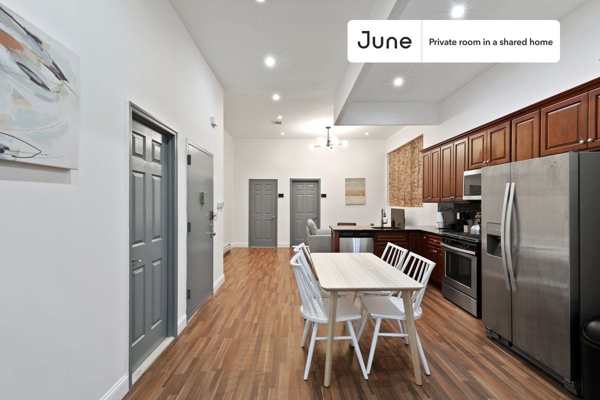 1110 Halsey St #A - Photo 6 of 12