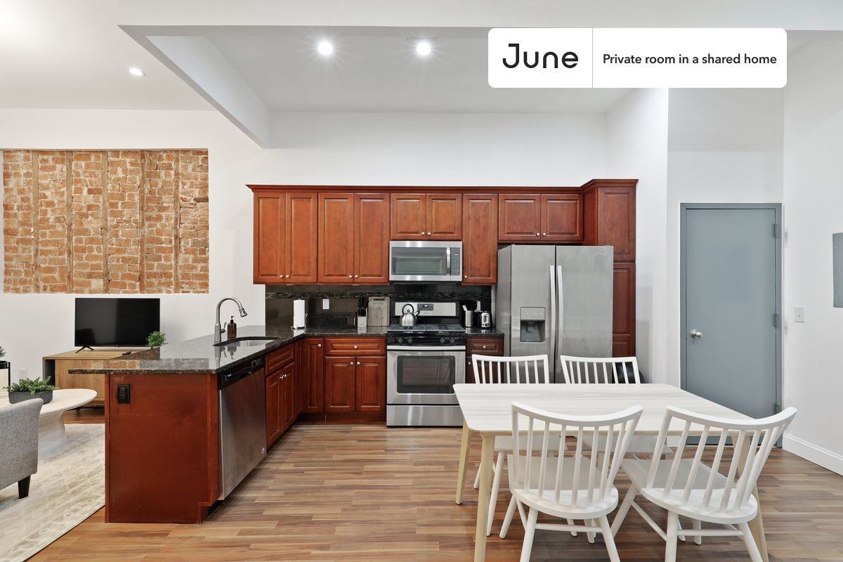 1110 Halsey St #A - Photo 7 of 12