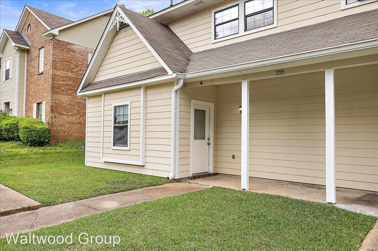 221 Brendalwood Blvd - Photo 2 of 30