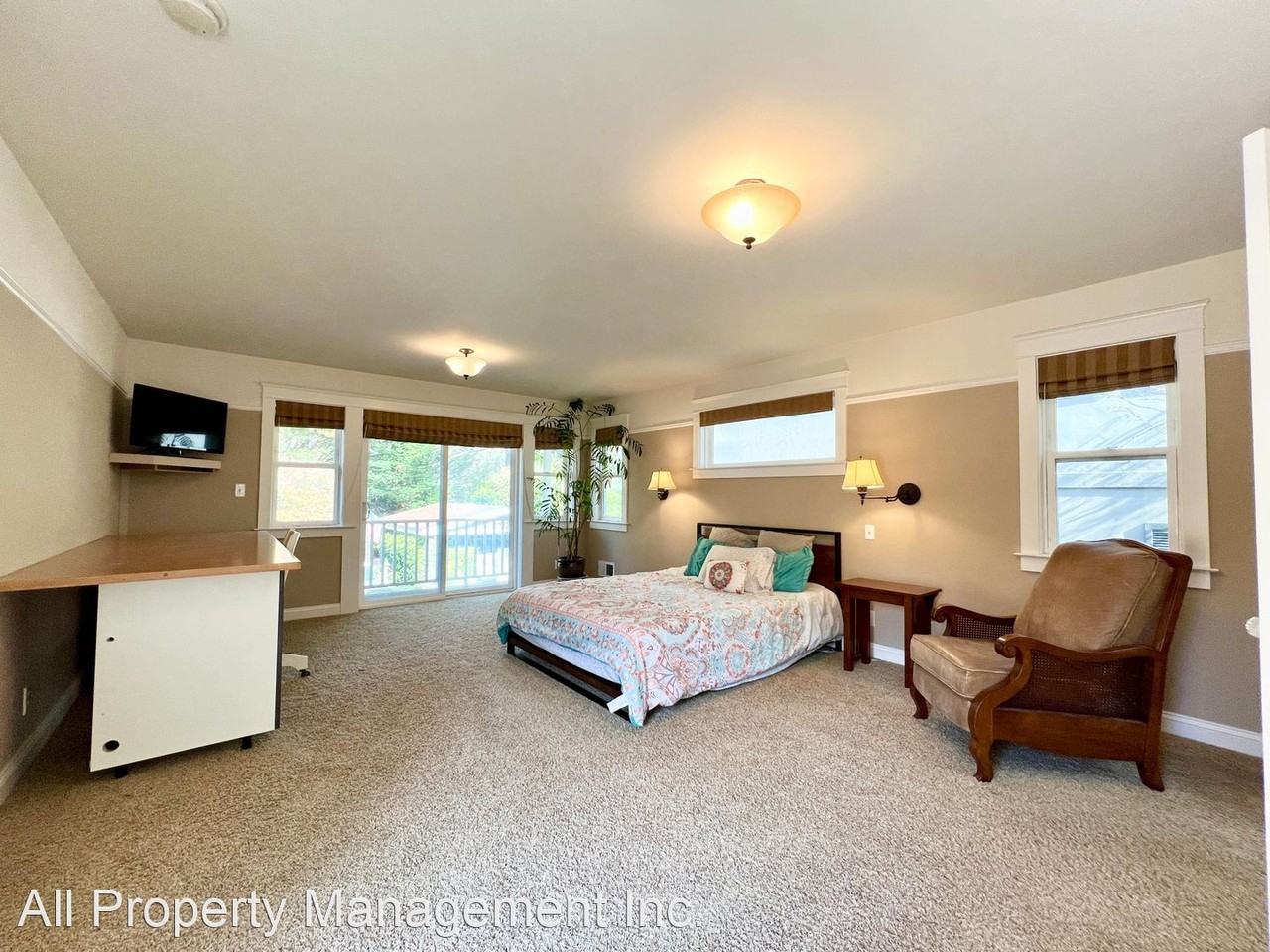 160 Amapola Ave - Photo 2 of 21