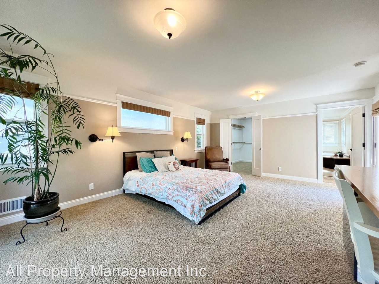 160 Amapola Ave - Photo 3 of 21