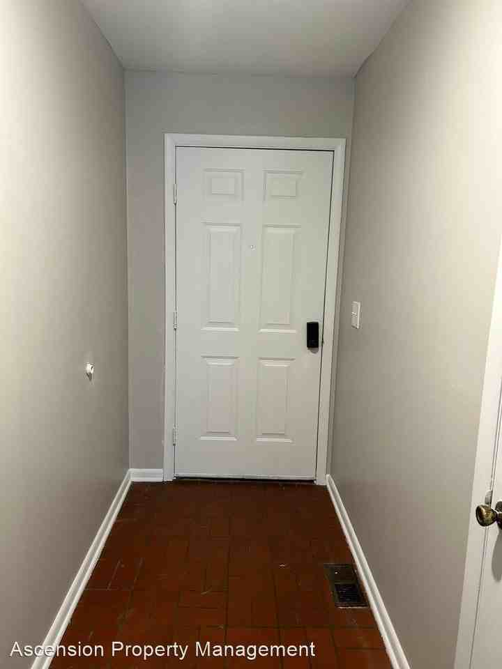 509 E Center St - Photo 2 of 9