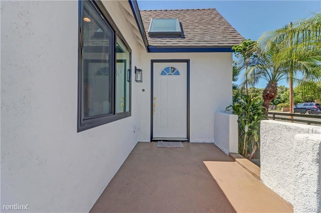 316 Beverly Pl - Photo 2 of 11
