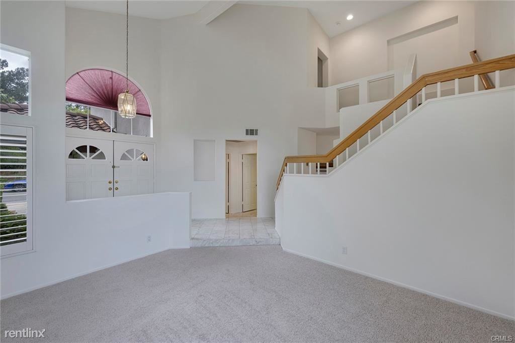 585 S Morningstar Dr - Photo 3 of 10