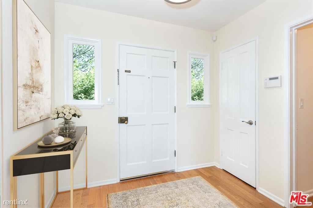 2536 Roscomare Rd - Photo 2 of 11