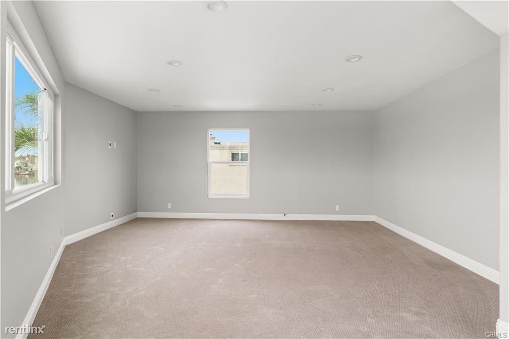 223 Grant St #B - Photo 3 of 11