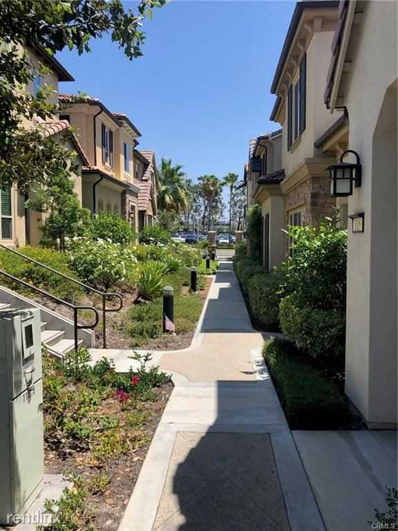 114 Primrose Dr - Photo 2 of 11