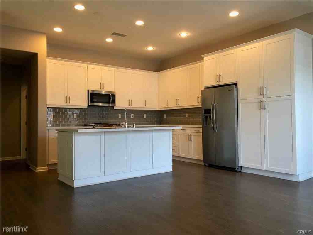 114 Primrose Dr - Photo 3 of 11