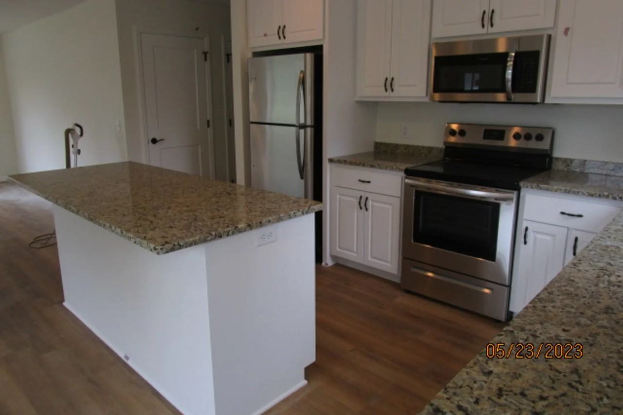 206 South St W - Photo 3 of 10