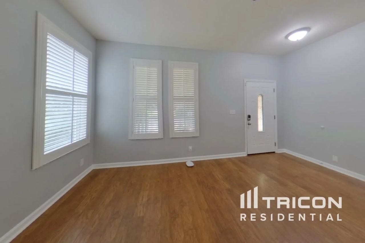 204 Addington Dr - Photo 2 of 35