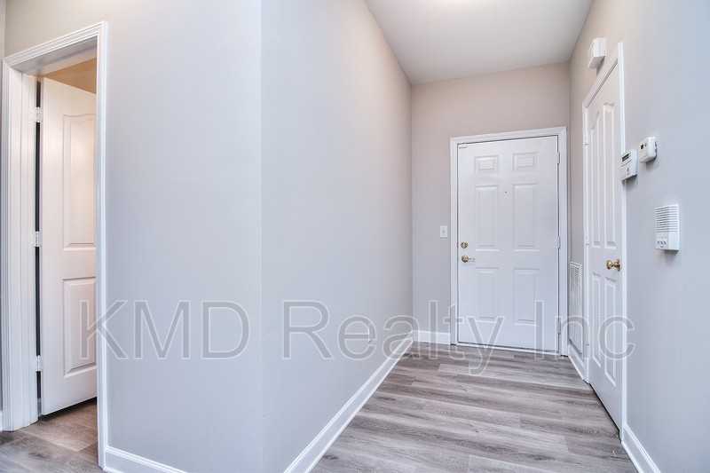 10673 Hill Point Ct - Photo 3 of 25